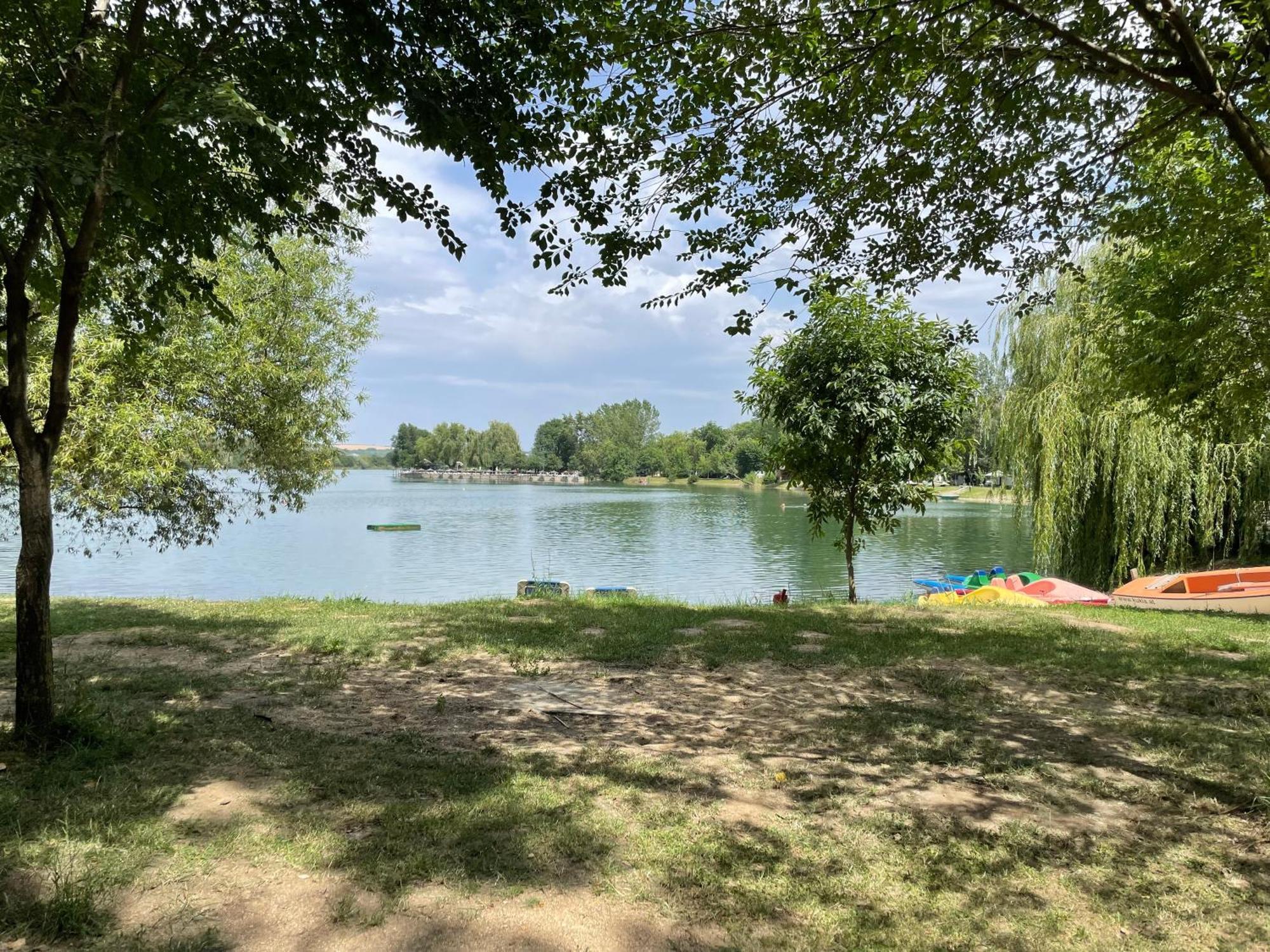Camping Oaza Bela Crkva  Buitenkant foto